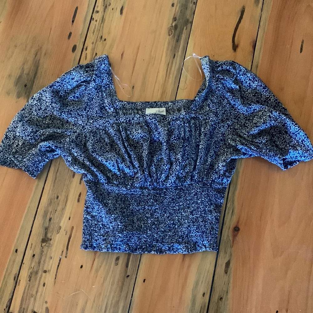 Blue stretchy cropped blouse